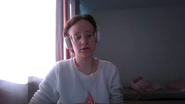 Snapshot of LuckySLove chatting on 06-19-26, 04:02 LuckySLove online show from 06-19-26, 04:02