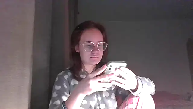 Snapshot of LuckySLove chatting on 03-19-26, 07:36 LuckySLove online show from 03-19-26, 07:36