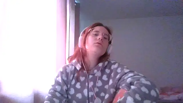 Snapshot of LuckySLove chatting on 06-08-26, 05:35 LuckySLove online show from 06-08-26, 05:35