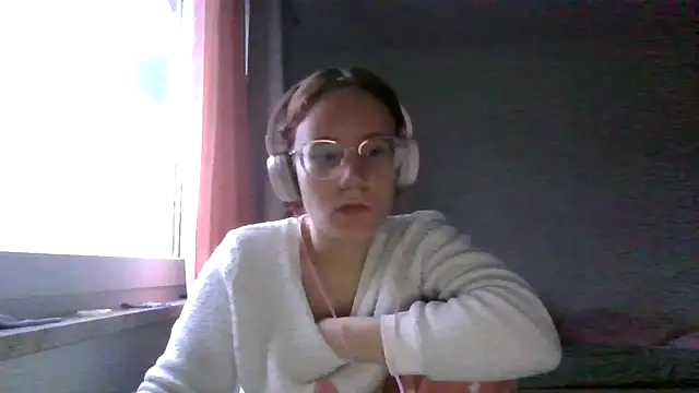 Snapshot of LuckySLove chatting on 05-31-26, 07:03 LuckySLove online show from 05-31-26, 07:03