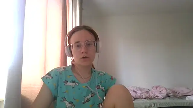 Snapshot of LuckySLove chatting on 06-23-26, 02:04 LuckySLove online show from 06-23-26, 02:04