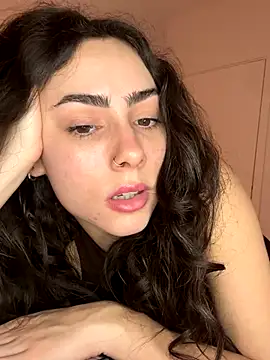 Snapshot of Baby_Mia_pires chatting on 10-21-25, 02:33 Baby Mia pires online show from 10-21-25, 02:33