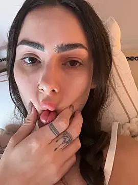 Baby Mia pires online show from 12-02-25, 02:12