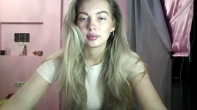 Snapshot of Sygream chatting on 10-19-25, 07:38 Sygream online show from 10-19-25, 07:38