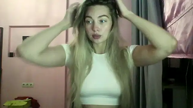 Snapshot of Sygream chatting on 10-26-25, 01:22 Sygream online show from 10-26-25, 01:22