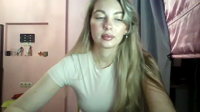 Snapshot of Sygream chatting on 10-20-25, 12:17 Sygream online show from 10-20-25, 12:17