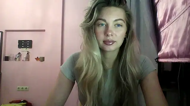 Snapshot of Sygream chatting on 10-21-25, 12:26 Sygream online show from 10-21-25, 12:26