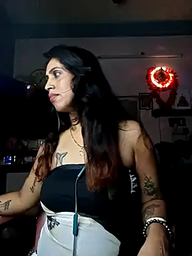 Darling Annie online show from 12-17-25, 06:57