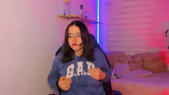 Emily Lindey online show from 10-20-25, 03:19