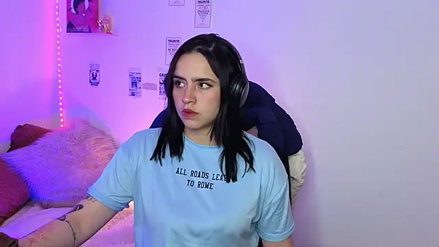 Emily Lindey online show from 04-10-26, 04:08