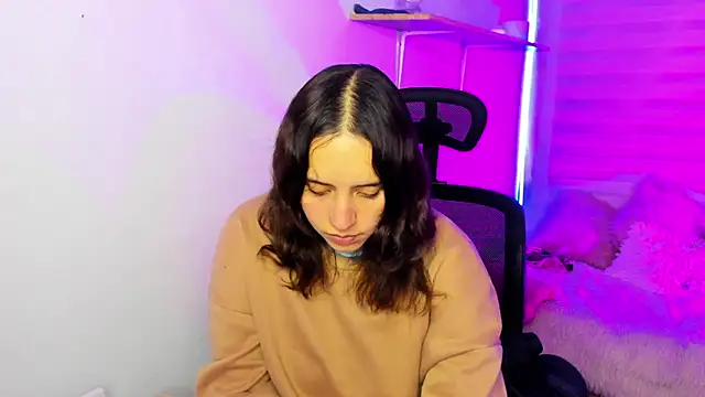 Emily Lindey online show from 11-20-25, 03:07