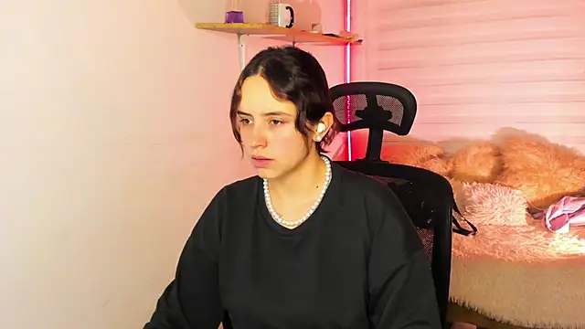 Emily Lindey online show from 11-14-25, 02:59