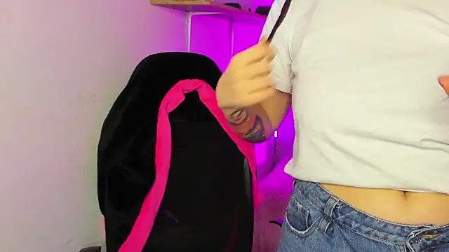 Emily Lindey online show from 12-14-25, 11:27