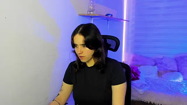 Emily Lindey online show from 11-16-25, 03:22