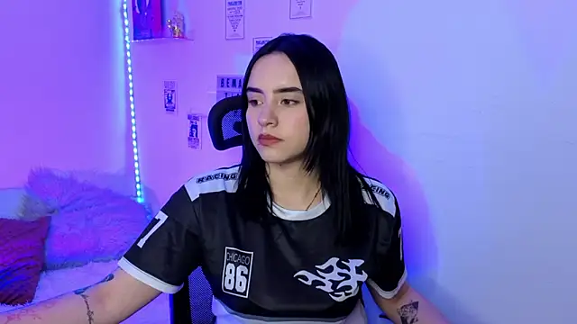 Emily Lindey online show from 03-08-26, 05:33