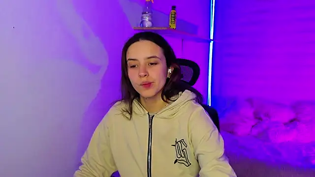 Emily Lindey online show from 11-22-25, 03:05