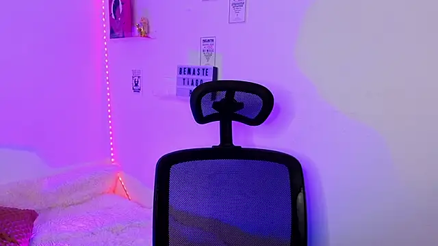 Emily Lindey online show from 03-18-26, 08:50