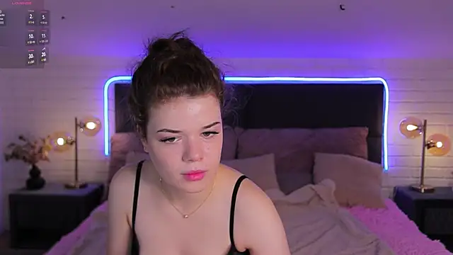 Hot  Tiny online show from 10-21-25, 06:24