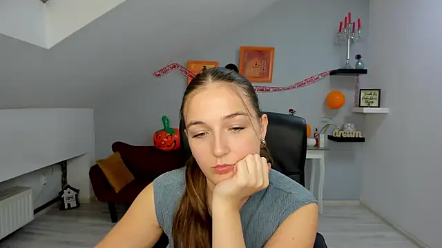 AnneWilsonn online show from 10-30-25, 12:47