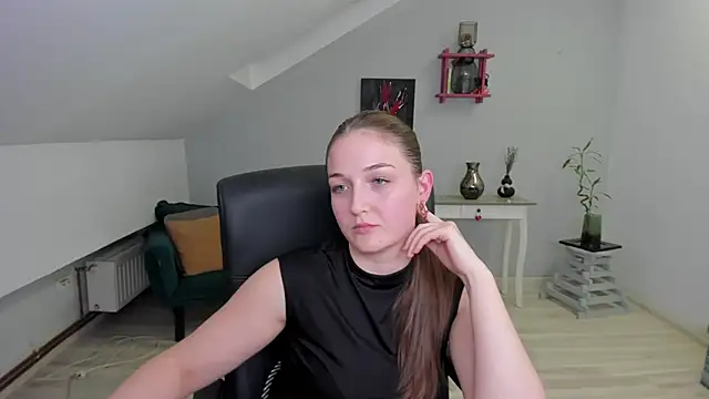 AnneWilsonn online show from 12-16-25, 08:57