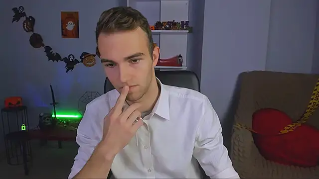 Snapshot of astren_villo chatting on 10-28-25, 01:21 astren villo online show from 10-28-25, 01:21