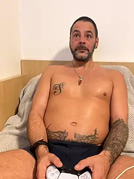  madbull  online show from 11-05-25, 07:39