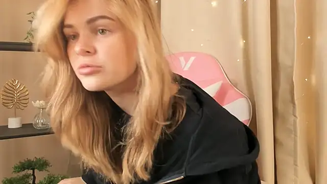 ShawnaBirge online show from 10-15-25, 08:33