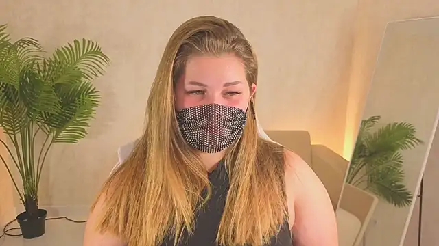 Scarlet Sinera online show from 10-19-25, 12:02