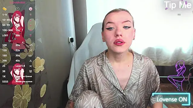 Snapshot of MeganNewCat chatting on 05-12-26, 06:54 MeganNewCat online show from 05-12-26, 06:54