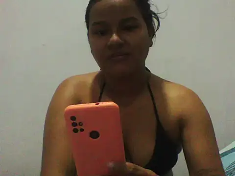 Snapshot of Valebu18 chatting on 10-15-25, 05:10 Valebu18 online show from 10-15-25, 05:10