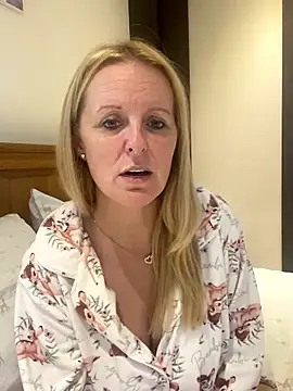 madamlillyrose online show from 10-24-25, 10:36