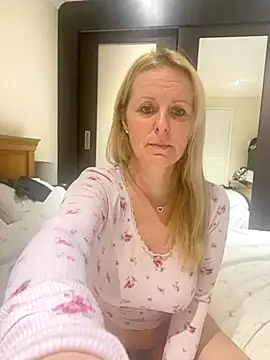 madamlillyrose online show from 11-12-25, 08:29