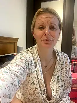 madamlillyrose online show from 12-04-25, 10:25