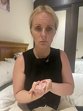 madamlillyrose online show from 10-29-25, 03:44