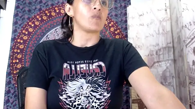 Snapshot of Lucyy_Naugthy chatting on 02-15-26, 08:41 Lucyy Naugthy online show from 02-15-26, 08:41