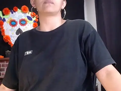 Lucyy Naugthy online show from 11-11-25, 01:06