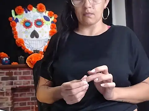 Lucyy Naugthy online show from 11-19-25, 12:05