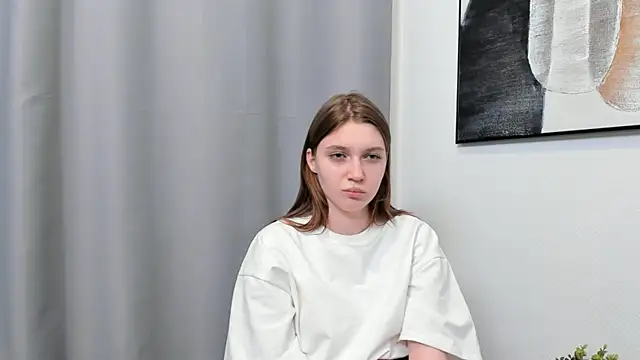 RoslynArcuo online show from 10-18-25, 05:15