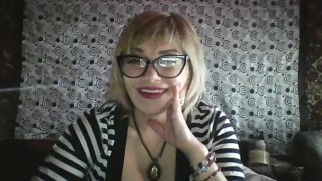 Snapshot of Lia_Ray chatting on 11-24-25, 08:31 Lia Ray online show from 11-24-25, 08:31