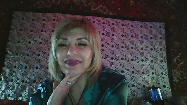 Snapshot of Lia_Ray chatting on 12-19-25, 09:06 Lia Ray online show from 12-19-25, 09:06