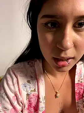 Snapshot of cristalxxx_hott chatting on 10-18-25, 03:19 cristalxxx hott online show from 10-18-25, 03:19
