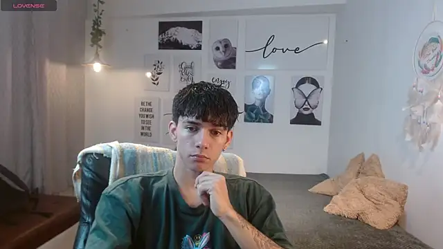 AmethystShadow17 online show from 11-19-25, 04:18