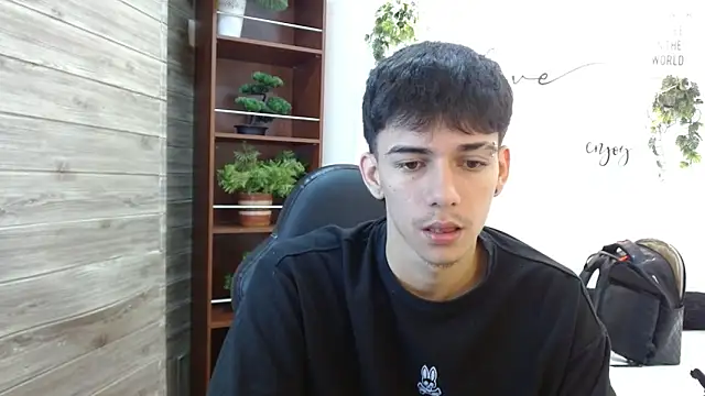 AmethystShadow17 online show from 04-23-26, 04:19