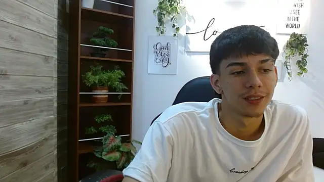 AmethystShadow17 online show from 04-22-26, 03:46