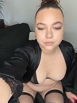 Snapshot of AvaHart chatting on 12-19-25, 11:34 AvaHart online show from 12-19-25, 11:34