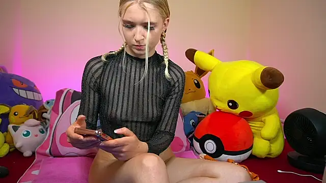Snapshot of LillyOcean chatting on 06-17-26, 01:21 LillyOcean online show from 06-17-26, 01:21