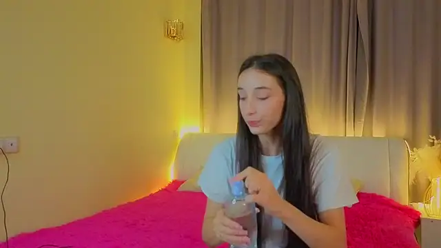 HayleySalahubdin online show from 10-18-25, 08:00