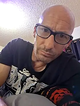 whateveruwanthowever online show from 10-31-25, 06:43