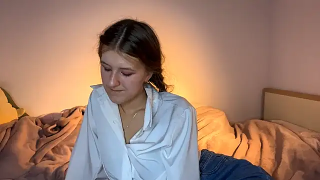 AnnamariaVieu online show from 10-29-25, 03:44