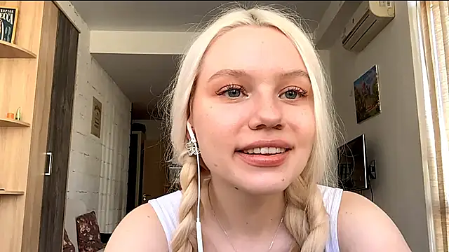 LupeLewitt online show from 10-17-25, 11:23